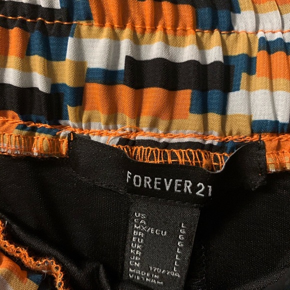 Pleated Patterned Skirt - Picture 2 of 3